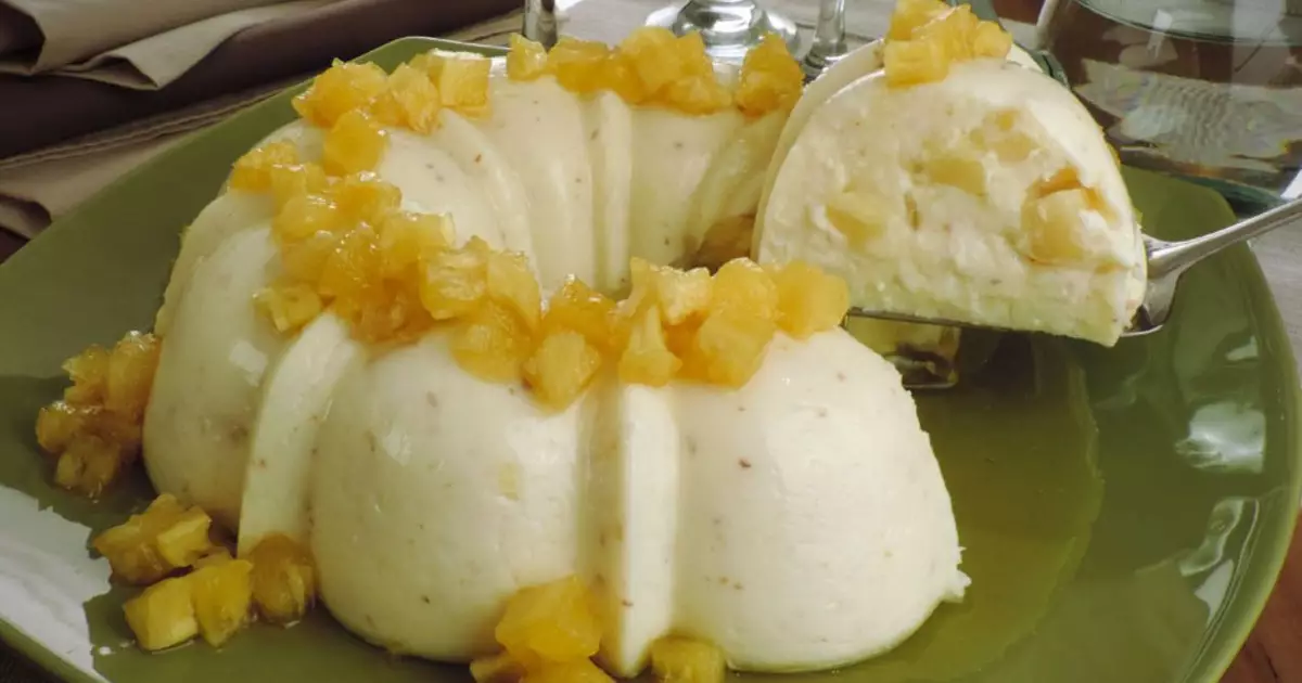 Manjar de coco com abacaxi